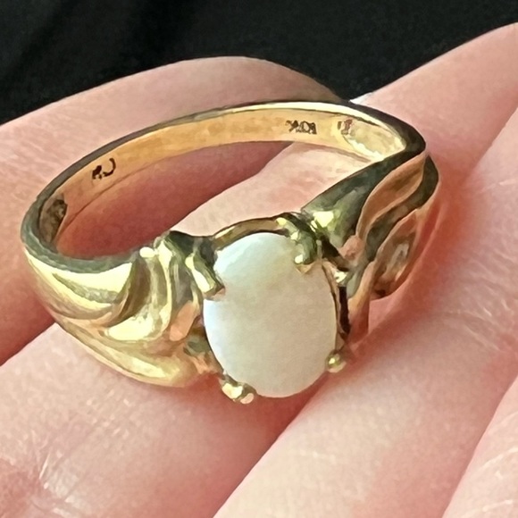 10k Yellow Gold Opal Ring - Picture 1 of 16